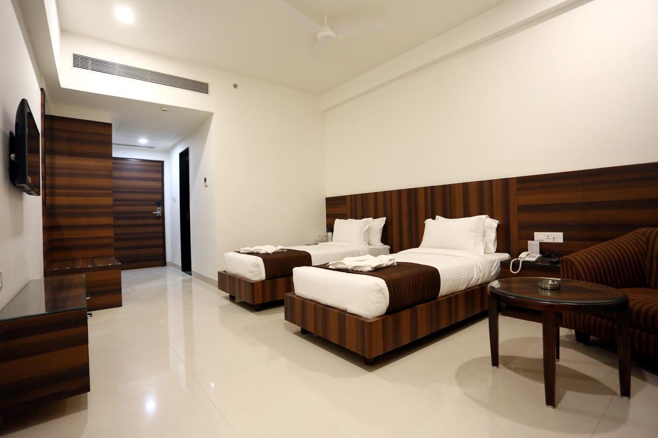 Solitaire Hotel Raipur  ภายนอก รูปภาพ