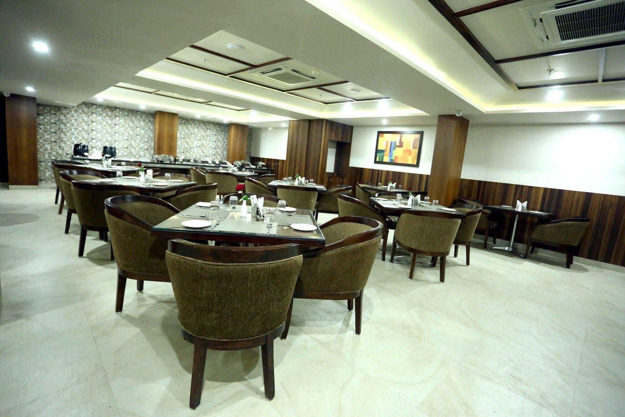 Solitaire Hotel Raipur  ภายนอก รูปภาพ