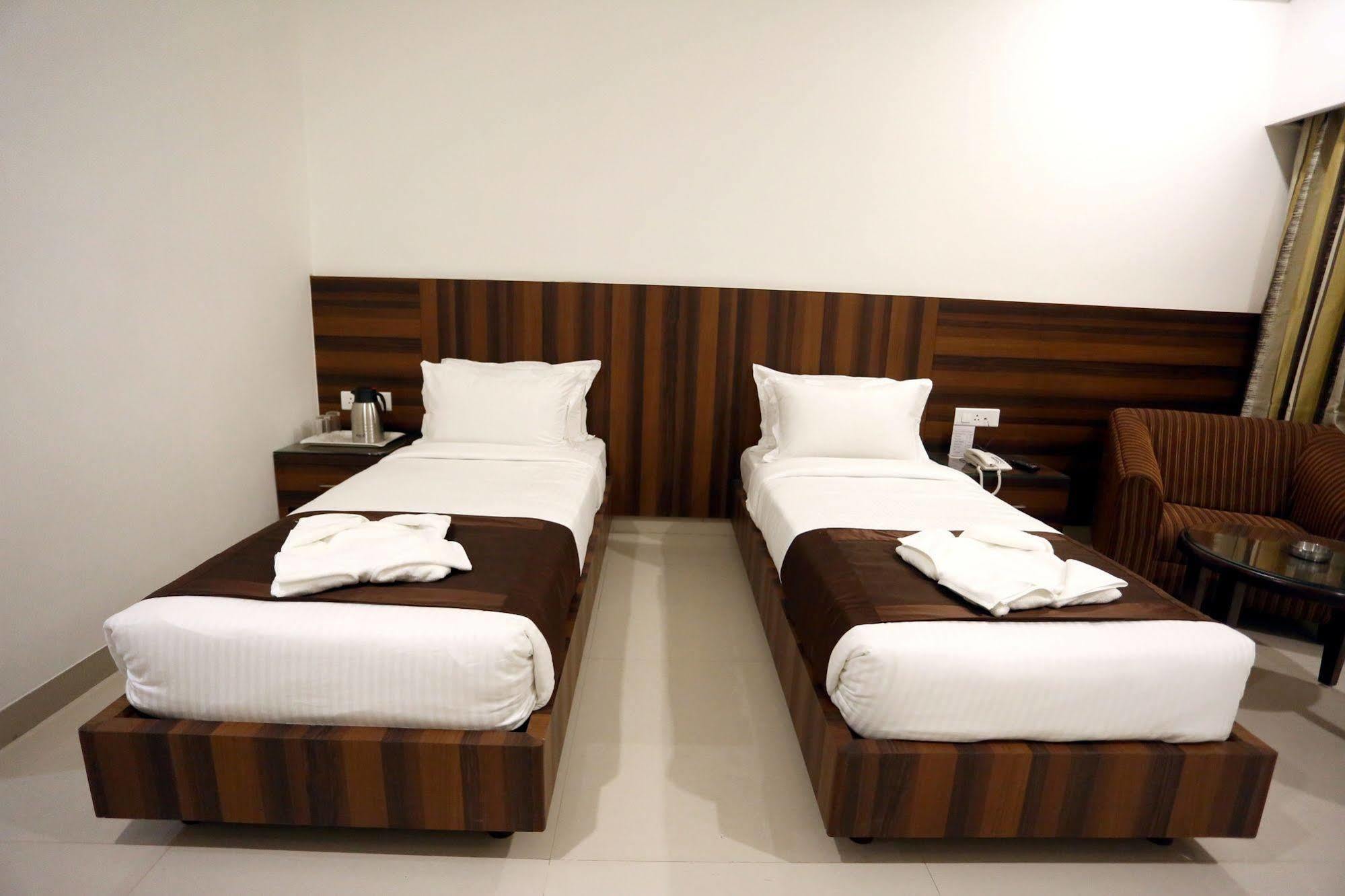 Solitaire Hotel Raipur  ภายนอก รูปภาพ