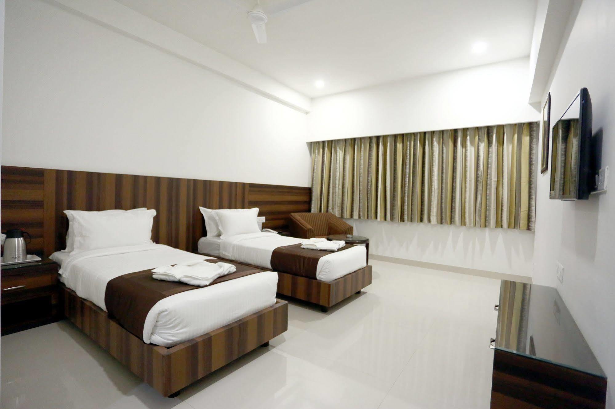 Solitaire Hotel Raipur  ภายนอก รูปภาพ