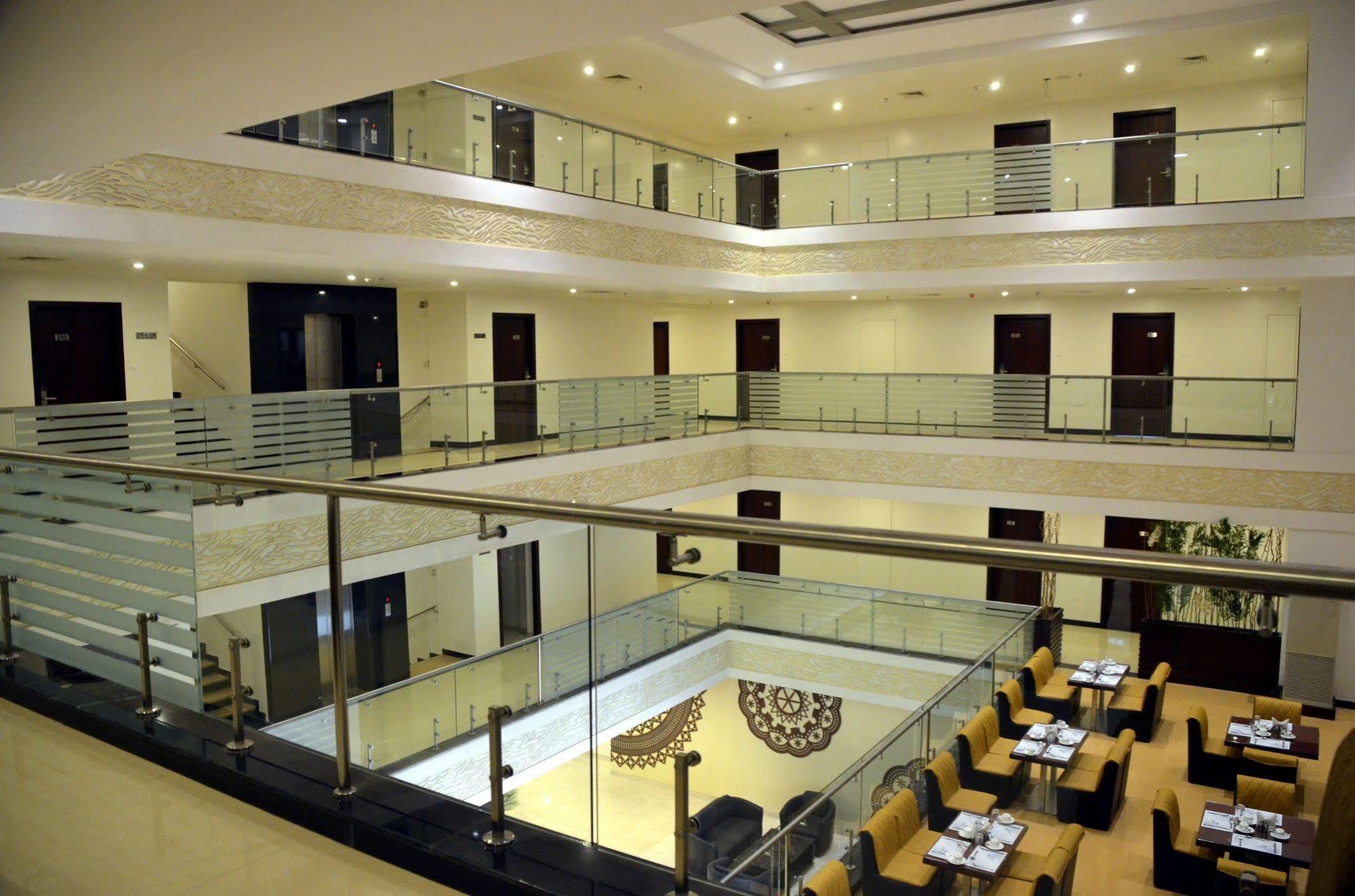 Solitaire Hotel Raipur  ภายนอก รูปภาพ