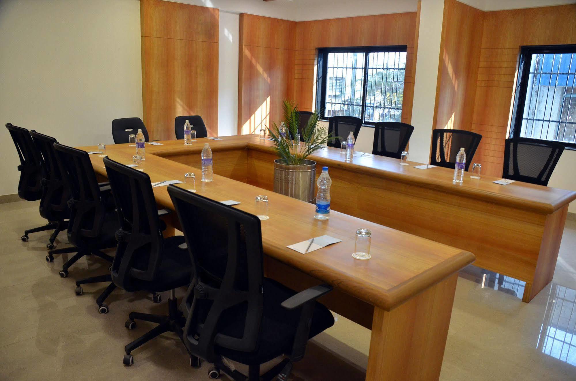 Solitaire Hotel Raipur  ภายนอก รูปภาพ